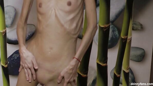 Napalona mamuśka erotyczne filmy hd Raquel DeVine liże grzybkową głowę
