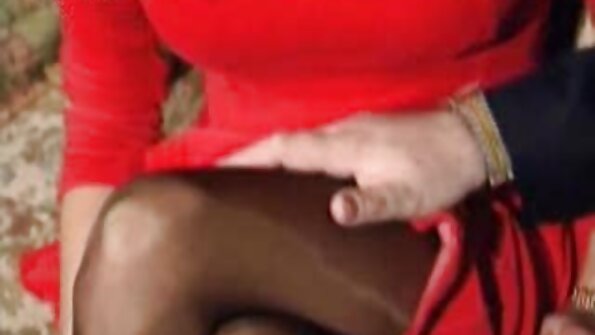 Hot Mom Deauxma Strip dla Lucky Stud filmy porno hd za darmo Kris