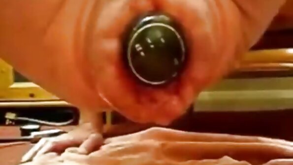 Dyanna Lauren daje głowę sztywnemu kutasowi sex w domu hd